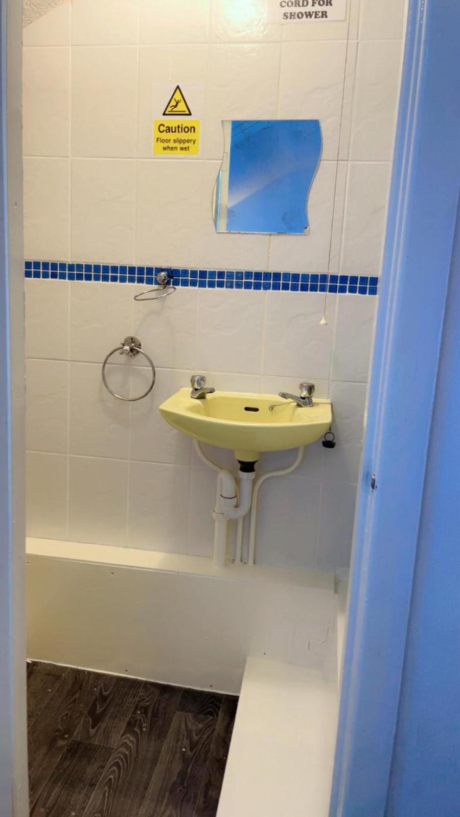 Deluxe Double Room Shower,1742745166:JPEG